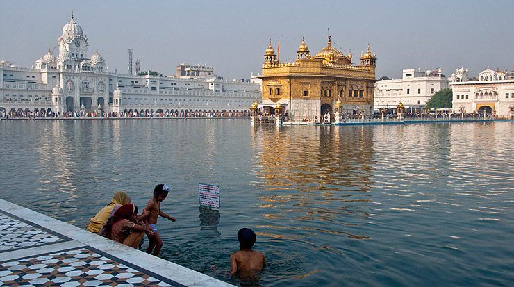 Diwali Morning at the Golden Temple image