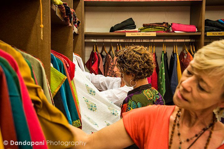 shopping-clothes-in-india-fabIndia