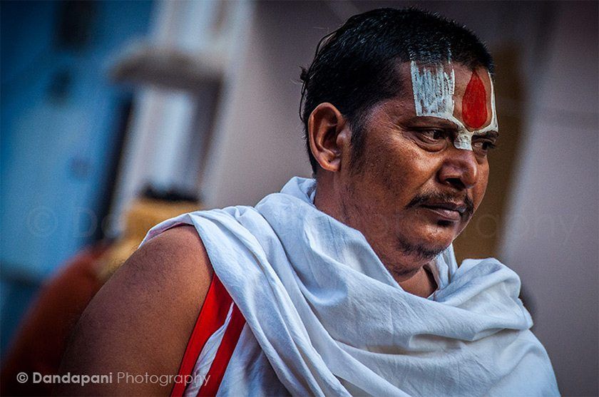 A Hindu priest that belongs to the Vaishnavite sect.
