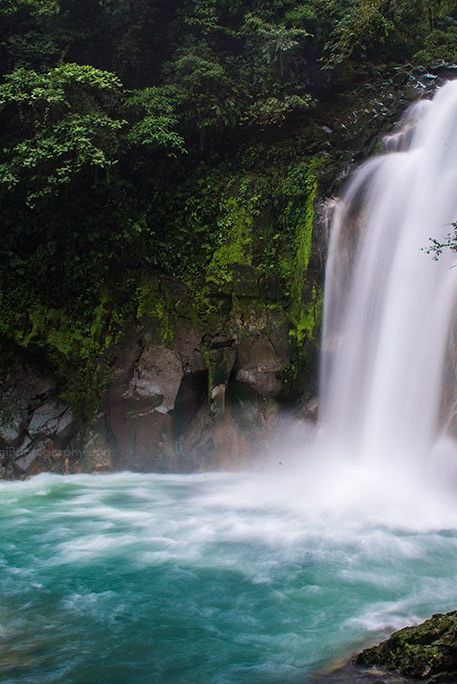 rio-celeste-waterfall-travel-costa-rica
