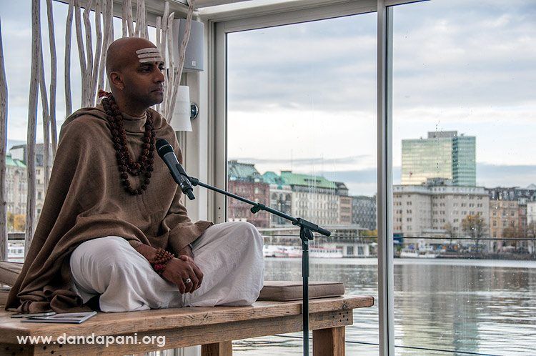 Dandapani teaching Workshop on Balance Living for the Entrepreneurs's Organization in Hamburg, Germany.