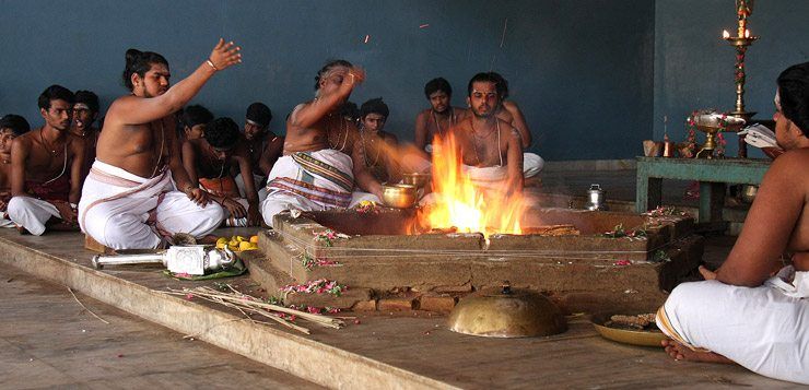 Fire ceremony at Pillayarpatti image