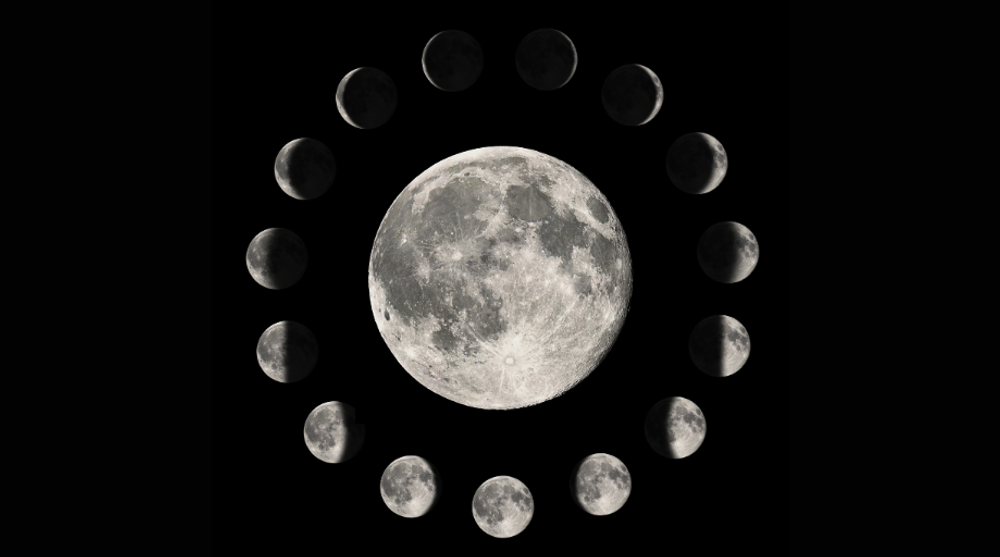 Alle Mondphasen kreisförmig um einen großen Vollmond angeordnet – ein kompletter Mondzyklus vor schwarzem Nachthimmel