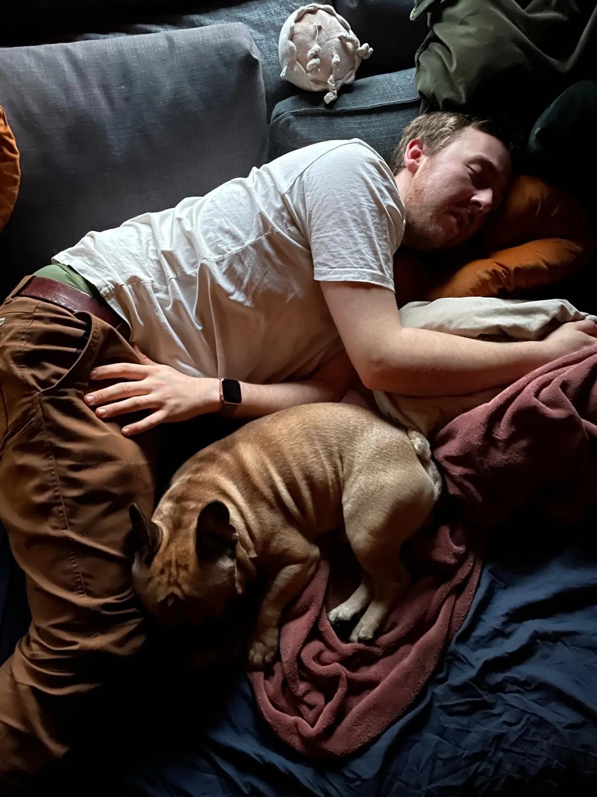 Isak resting with Frank