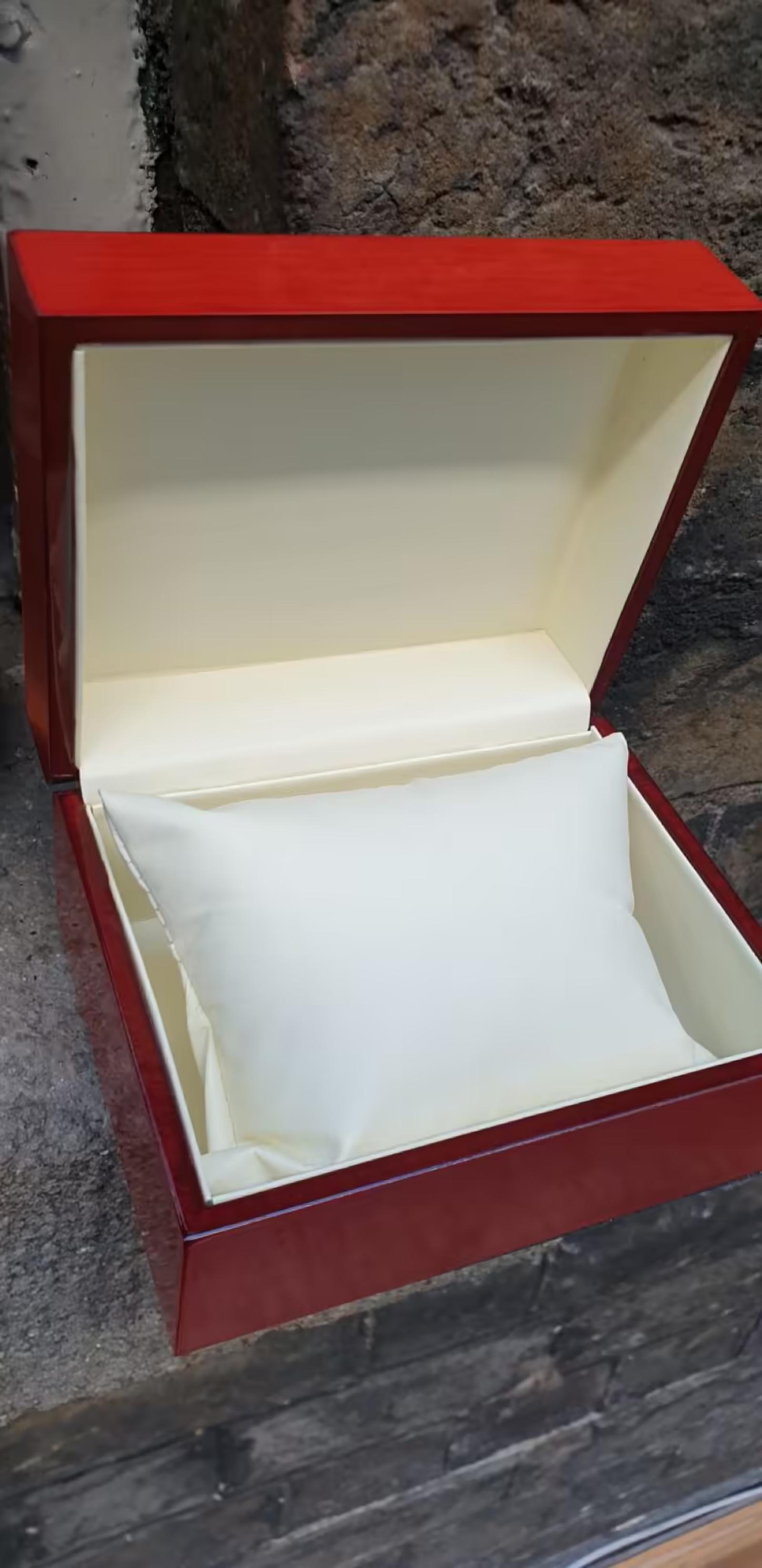 Watch display box at Watch Empire Dublin