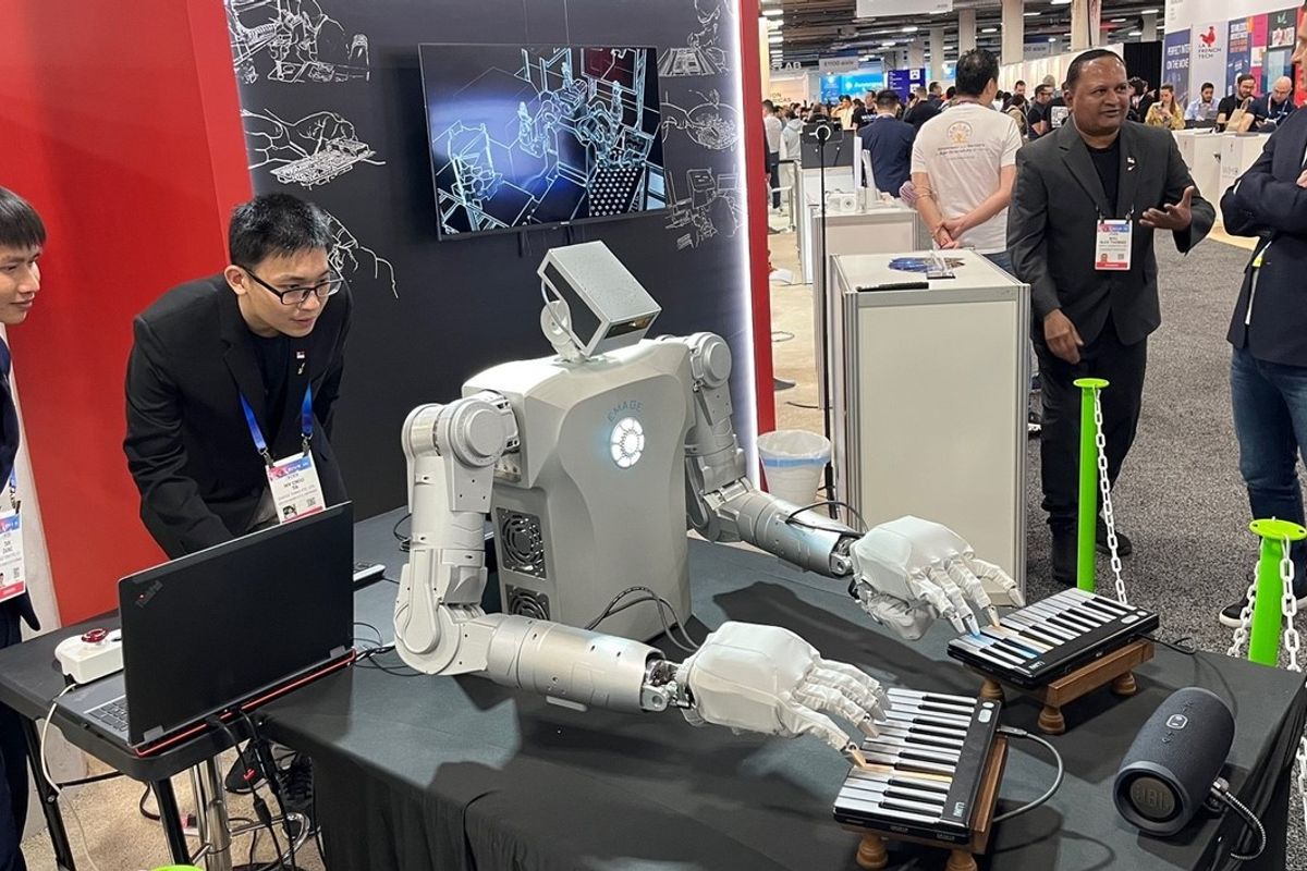 Emage Unveils TomO at CES 2025: AI-Powered Robotics in Action