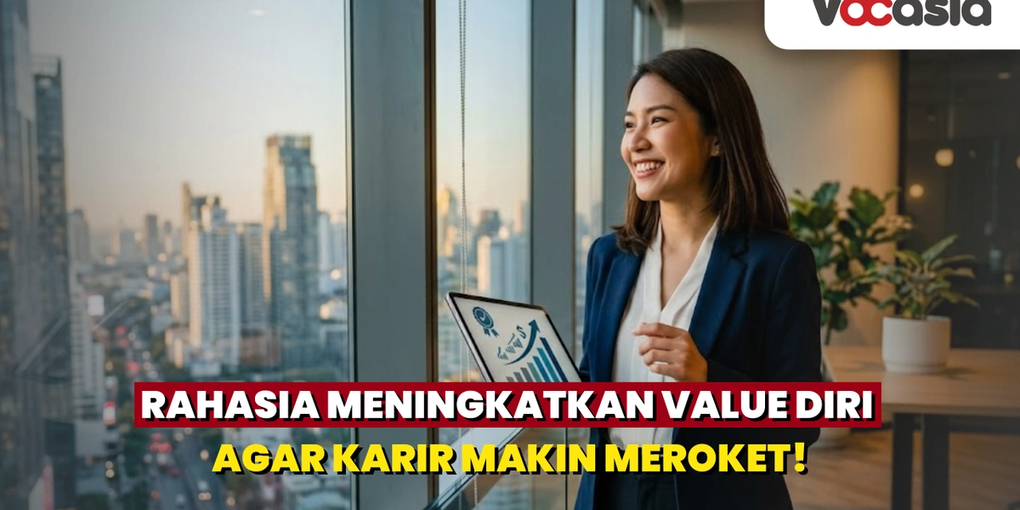 Wanita karir profesional di kantor modern tersenyum sambil memegang tablet berisi grafik pertumbuhan, merepresentasikan peningkatan value diri di dunia kerja.