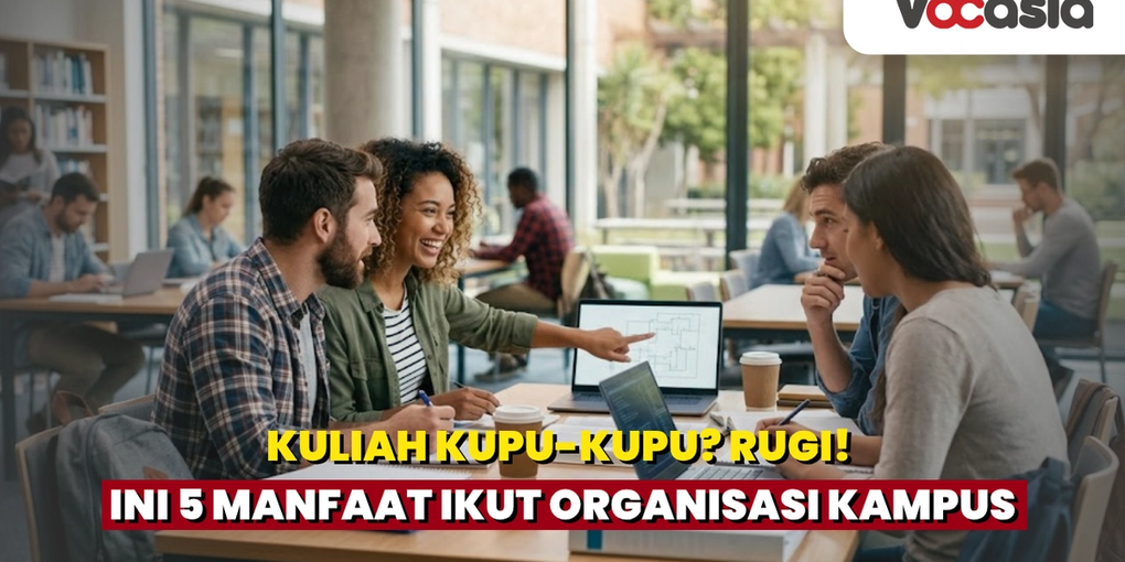 Sekelompok mahasiswa aktif sedang berdiskusi dan bekerja sama di perpustakaan kampus, menggambarkan kegiatan organisasi mahasiswa.canva