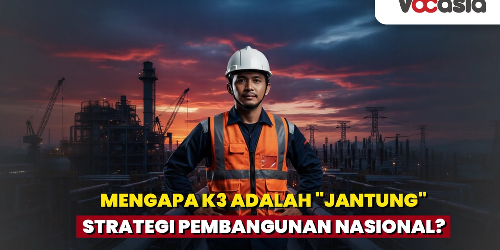 Pekerja konstruksi menggunakan helm kuning dan rompi pelindung sedang memantau area proyek sebagai implementasi standar K3 untuk keamanan kerja nasional.