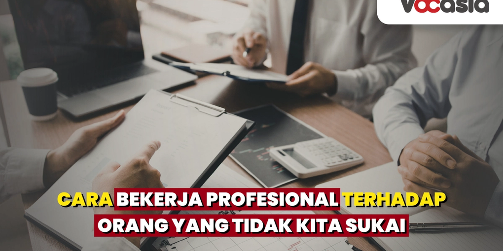 sekumpulan pekerja yang sedang bekerja secara profesional di tengah ketidaksukaan terhadap orang