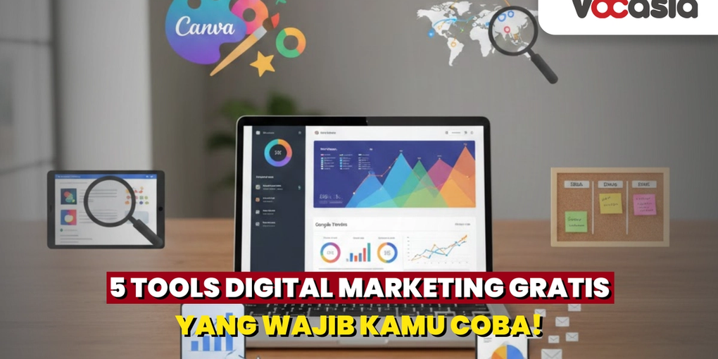 Foto komposisi meja kayu dengan laptop, tablet, dan smartphone yang menampilkan antarmuka dan ikon dari 5 tools digital marketing gratis, termasuk logo Canva, peta Google Trends, papan Trello, dasbor Google Analytics, dan ikon email Mailchimp.