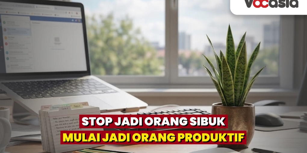 Meja kerja rapi dan terorganisir dengan laptop, buku catatan, dan daftar prioritas yang merepresentasikan produktivitas kerja.