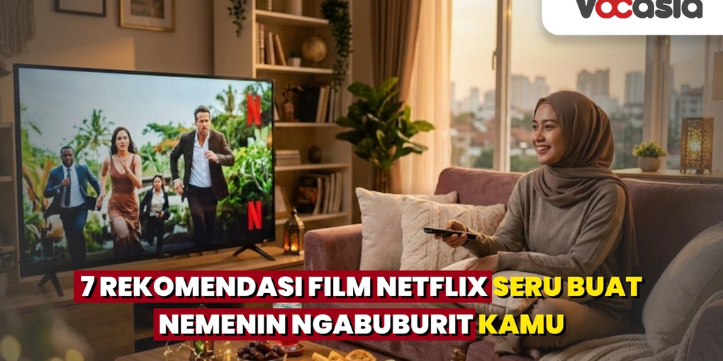 Wanita berhijab asyik menonton film Netflix di TV layar datar untuk ngabuburit. Ruang tamu bernuansa Ramadan dengan takjil berbuka puasa seperti kurma dan gorengan di atas meja.