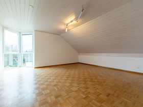 Grosszügige 4.5-Zimmer-Dachwohnung mit Weitsicht in Zofingen