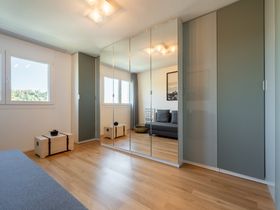 Zimmer mit Einbauschrank