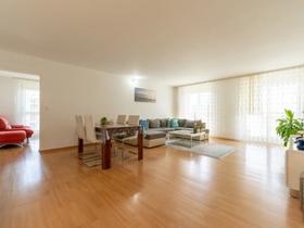 Charmante 4.5-Zimmer-Wohnung im 3. OG mit Balkon in Menziken