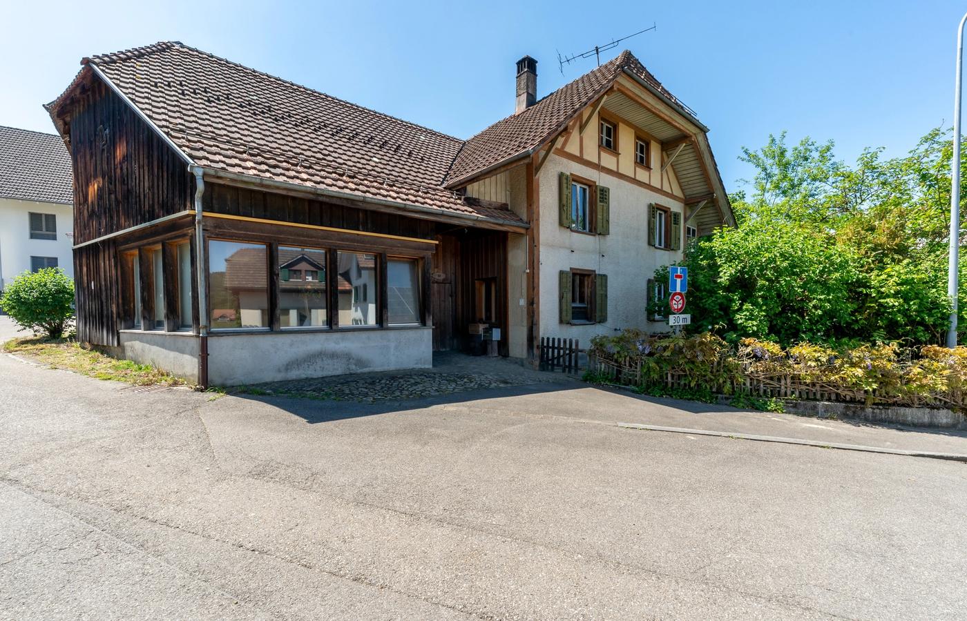 Charmantes Wohnhaus mit Scheune und Baulandreserve