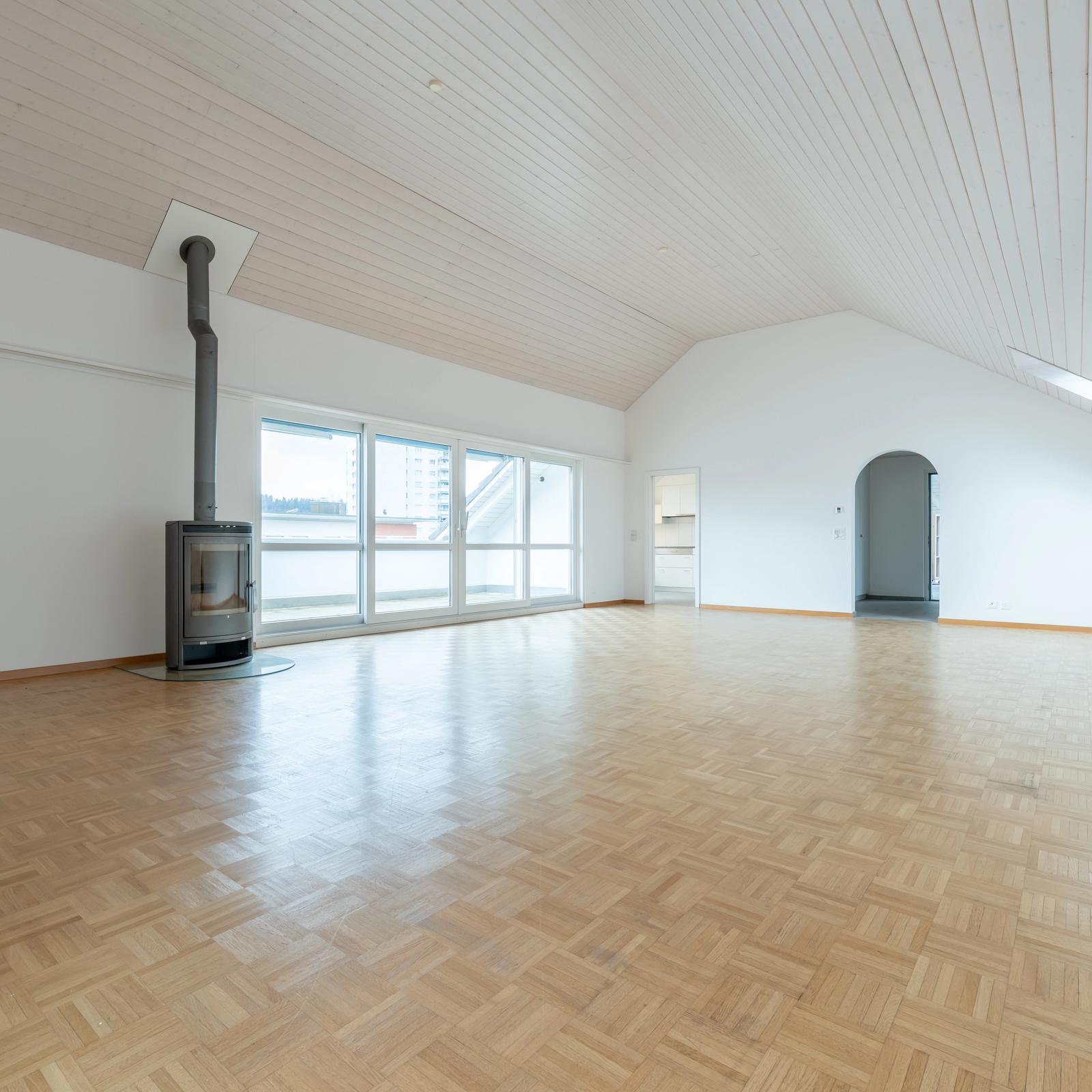 Grosszügige 4.5-Zimmer-Dachwohnung mit Weitsicht in Zofingen
