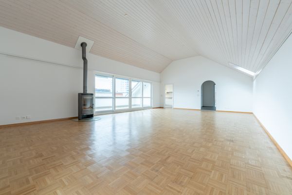 Grosszügige 4.5-Zimmer-Dachwohnung mit Weitsicht in Zofingen