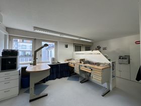 Arbeitsbereich mit Fensterfront