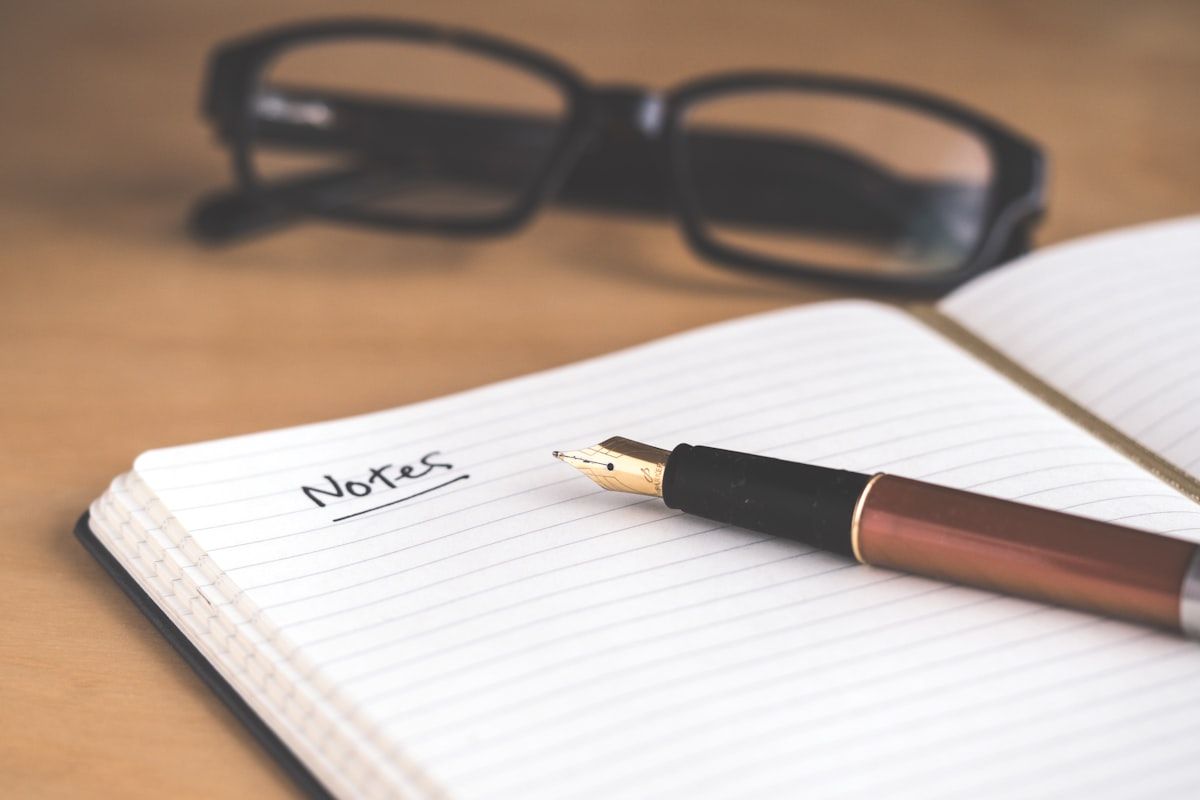 Notebook sketch comparing classic SEO and AI SEO