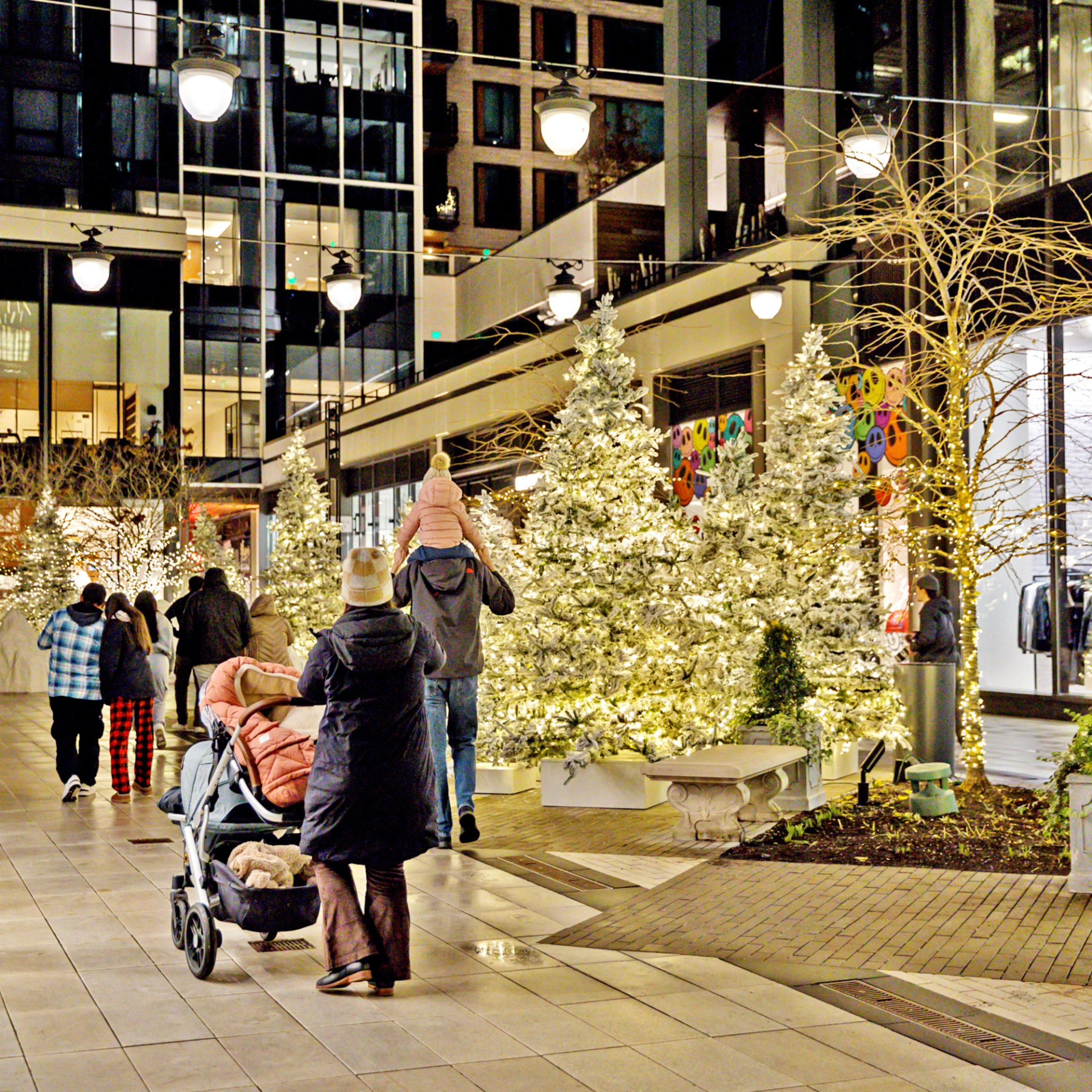 Seaport Holiday Stroll