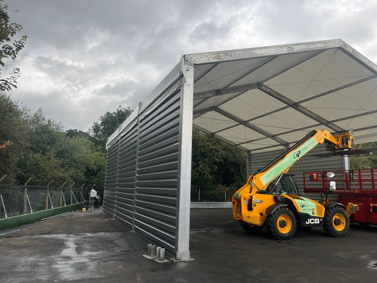 Midland Oil Group Halesowen West Midlands: Herchenbach warehouse under rapid installation, supporting growth in oil products storage and distribution.