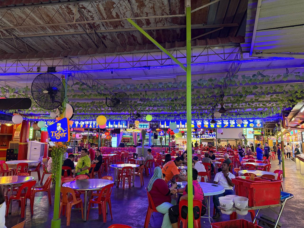 Hawker center in Malaisia