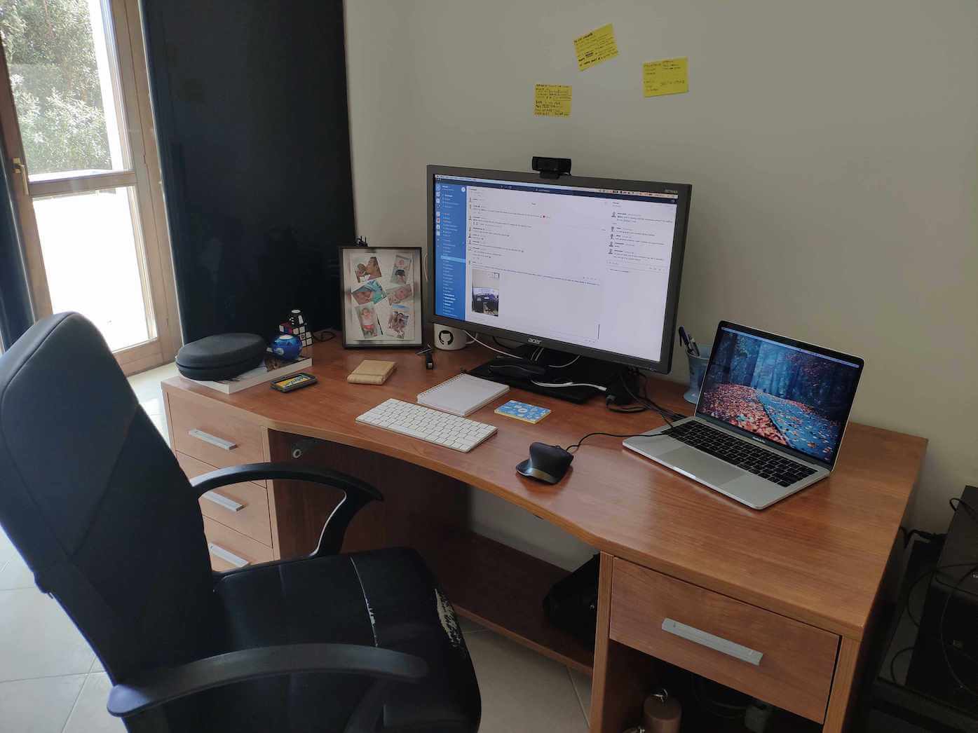 Daniele's home office setup.
