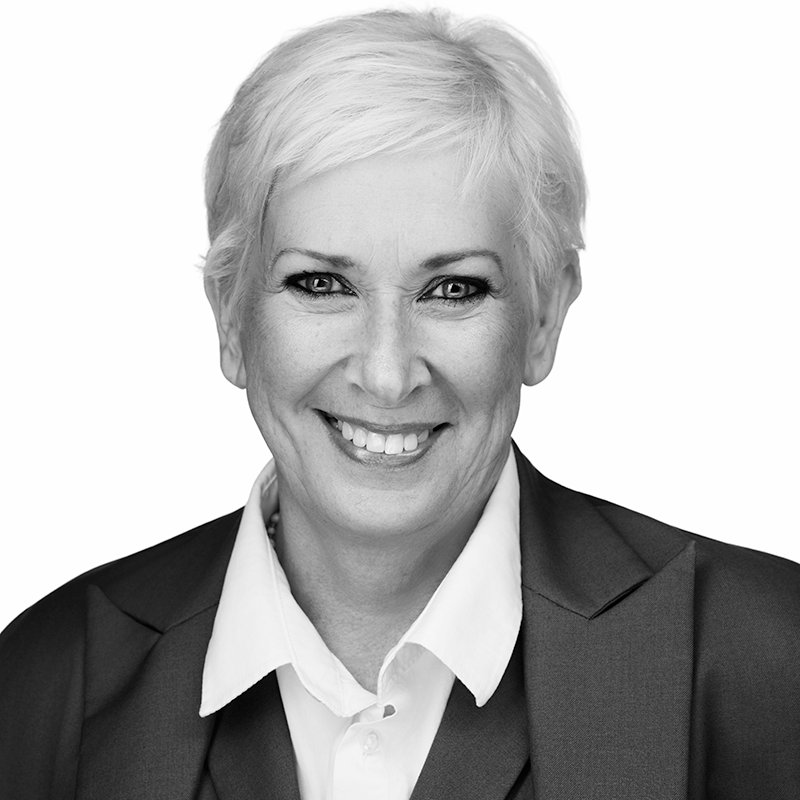 a headshot of Lara Hamilton