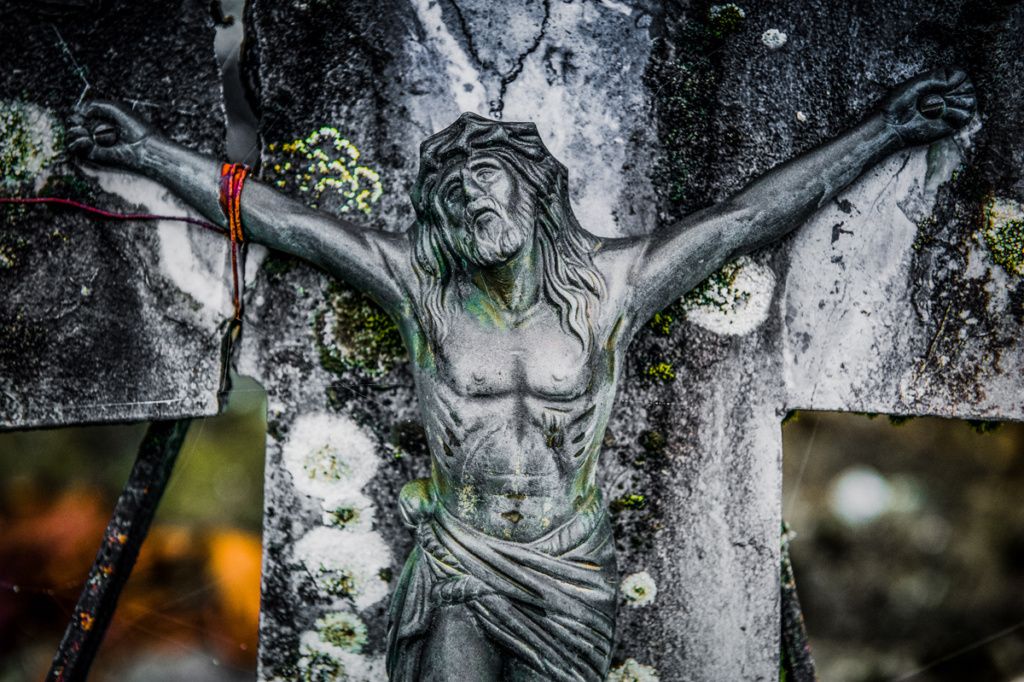 Des crucifix