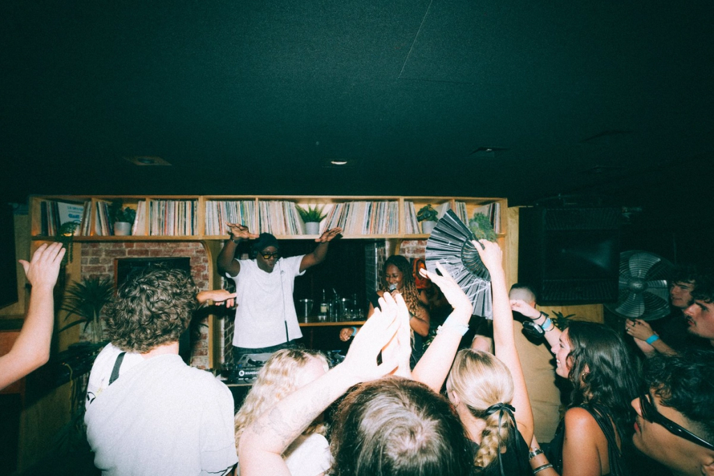 Live music and DJ's