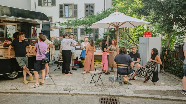 Poeple and Food Truck