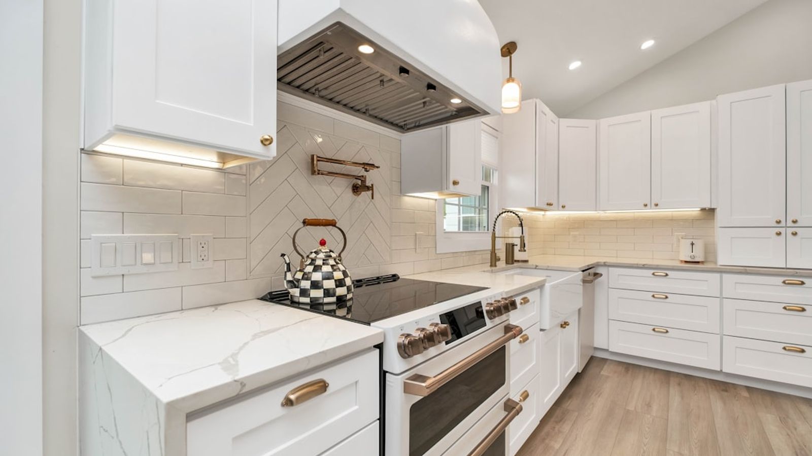 The Complete Guide to Kitchen Cabinet Refacing vs Replacement
