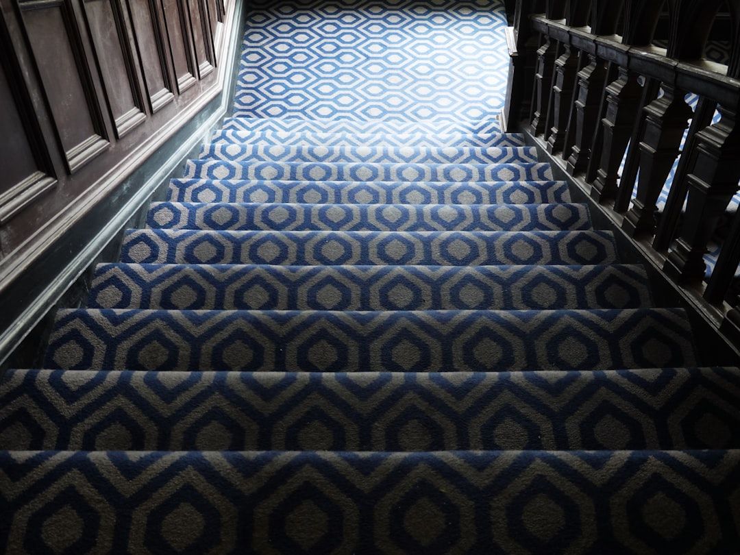How to Attach Carpet Runner to Stairs: 3 Methods that Guarantee Results
