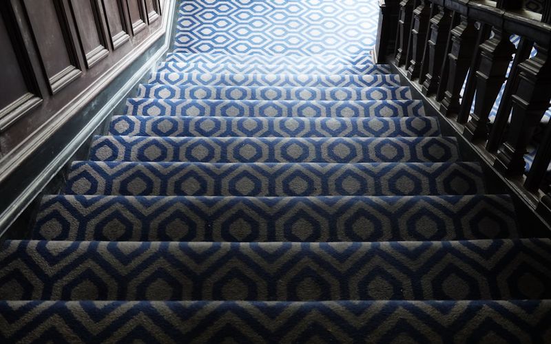 How to Attach Carpet Runner to Stairs: 3 Methods that Guarantee Results