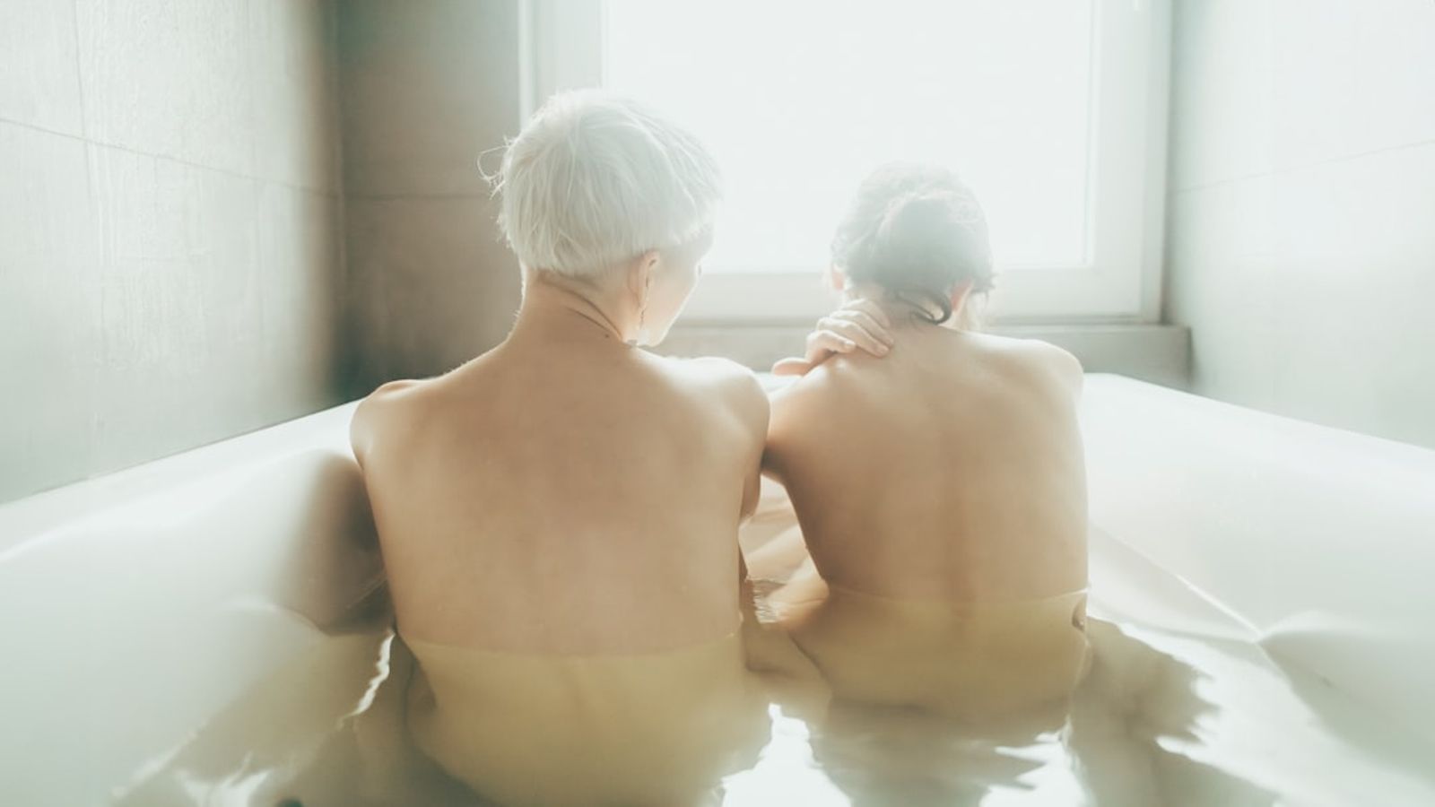 Detailed Guide to Comparing 2 Person Walk-In Bathtubs