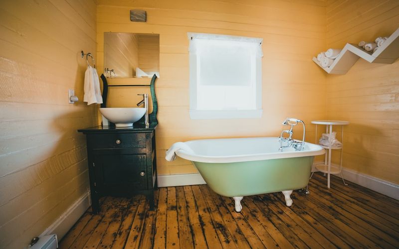 A Practical Guide to Safe, Accessible Bathtubs for Elderly