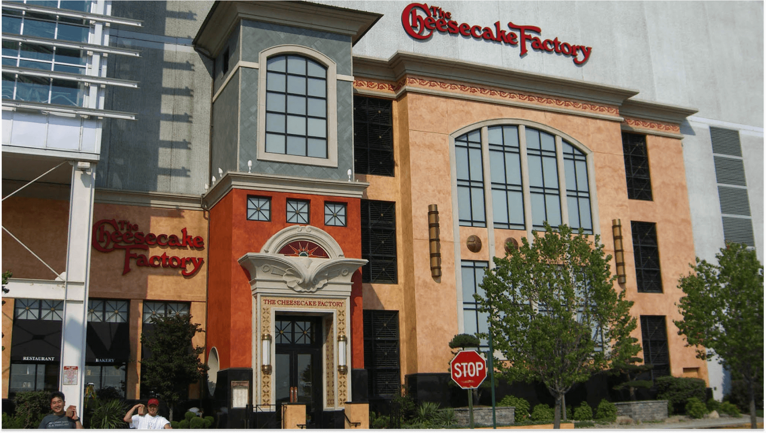 Real-life Examples of Companies Leveraging the Employee Engagement Index: Cheesecake Factory