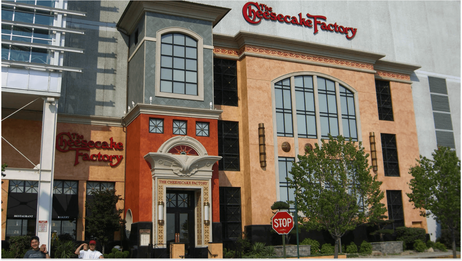 Real-life Examples of Companies Leveraging the Employee Engagement Index: Cheesecake Factory