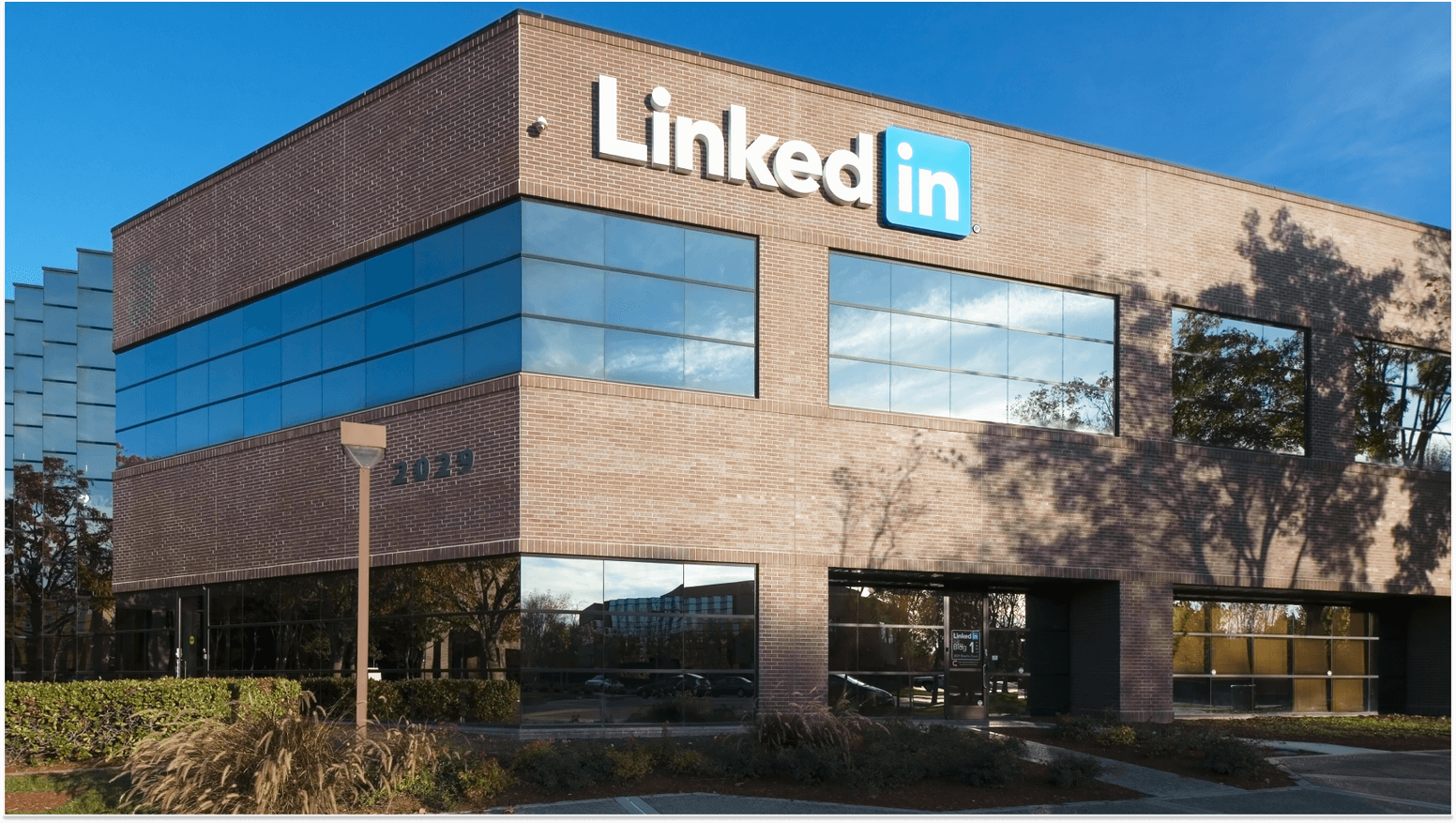 Examples of Companies with High Employee Engagement: Linkedin