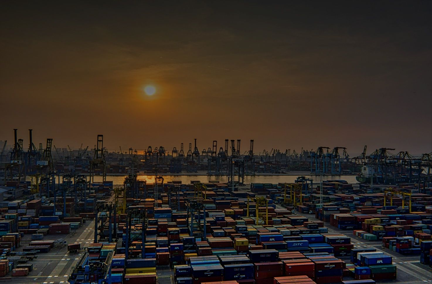 Jak wygląda odprawa celna auta z USA krok po kroku?