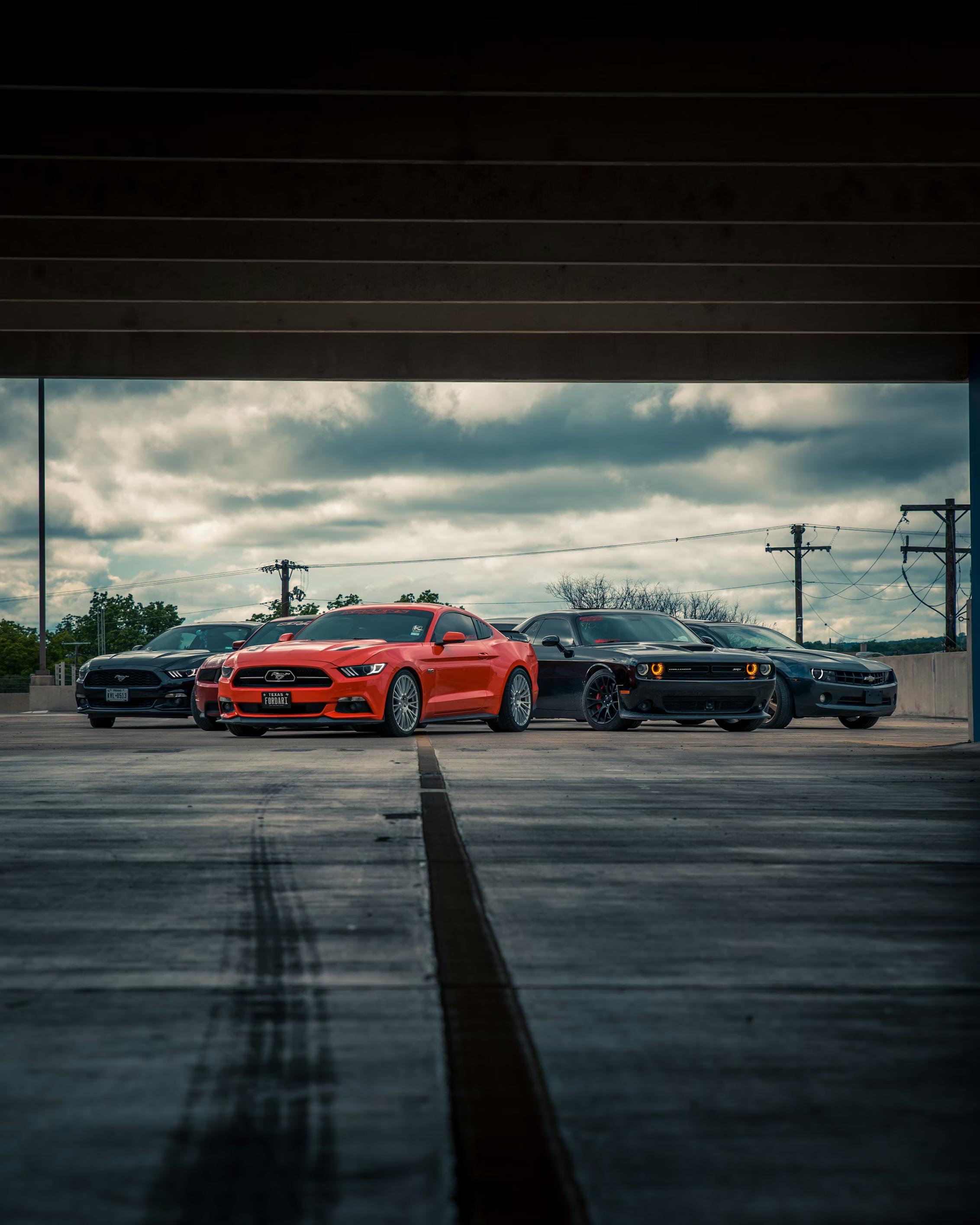 Muscle Cars z USA – Mustang, Camaro, Challenger. Który wybrać?