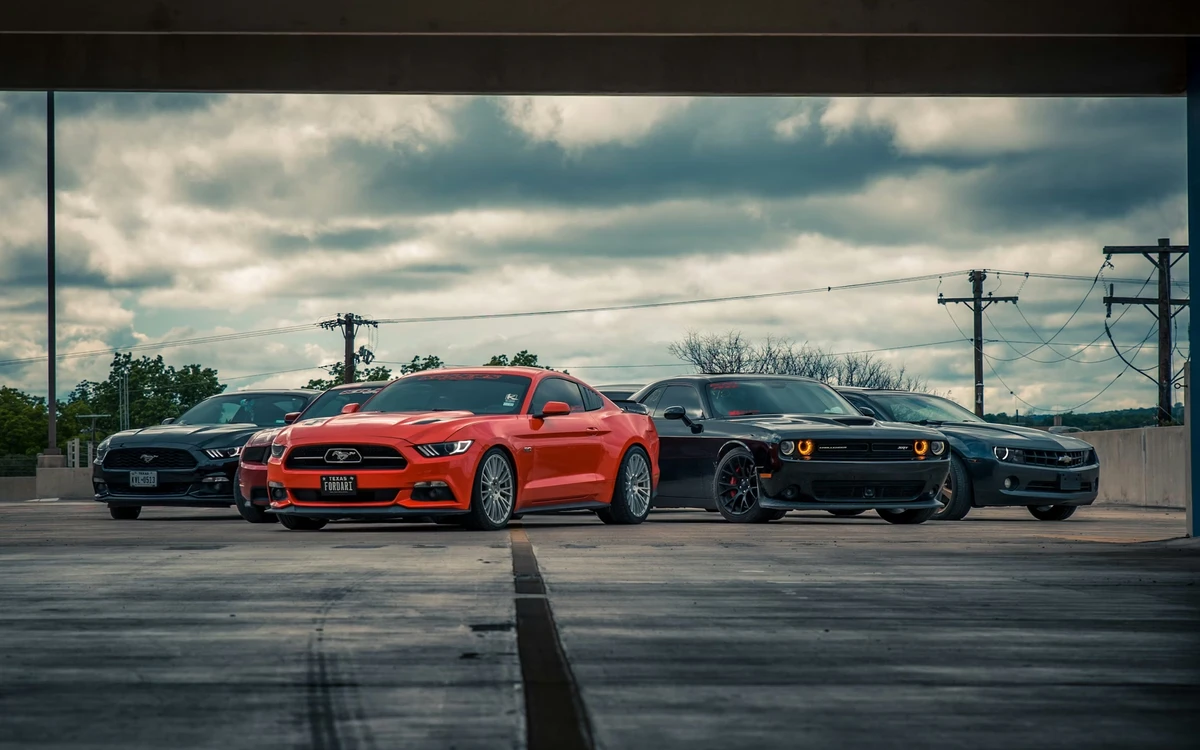 Muscle Cars z USA – Mustang, Camaro, Challenger. Który wybrać?