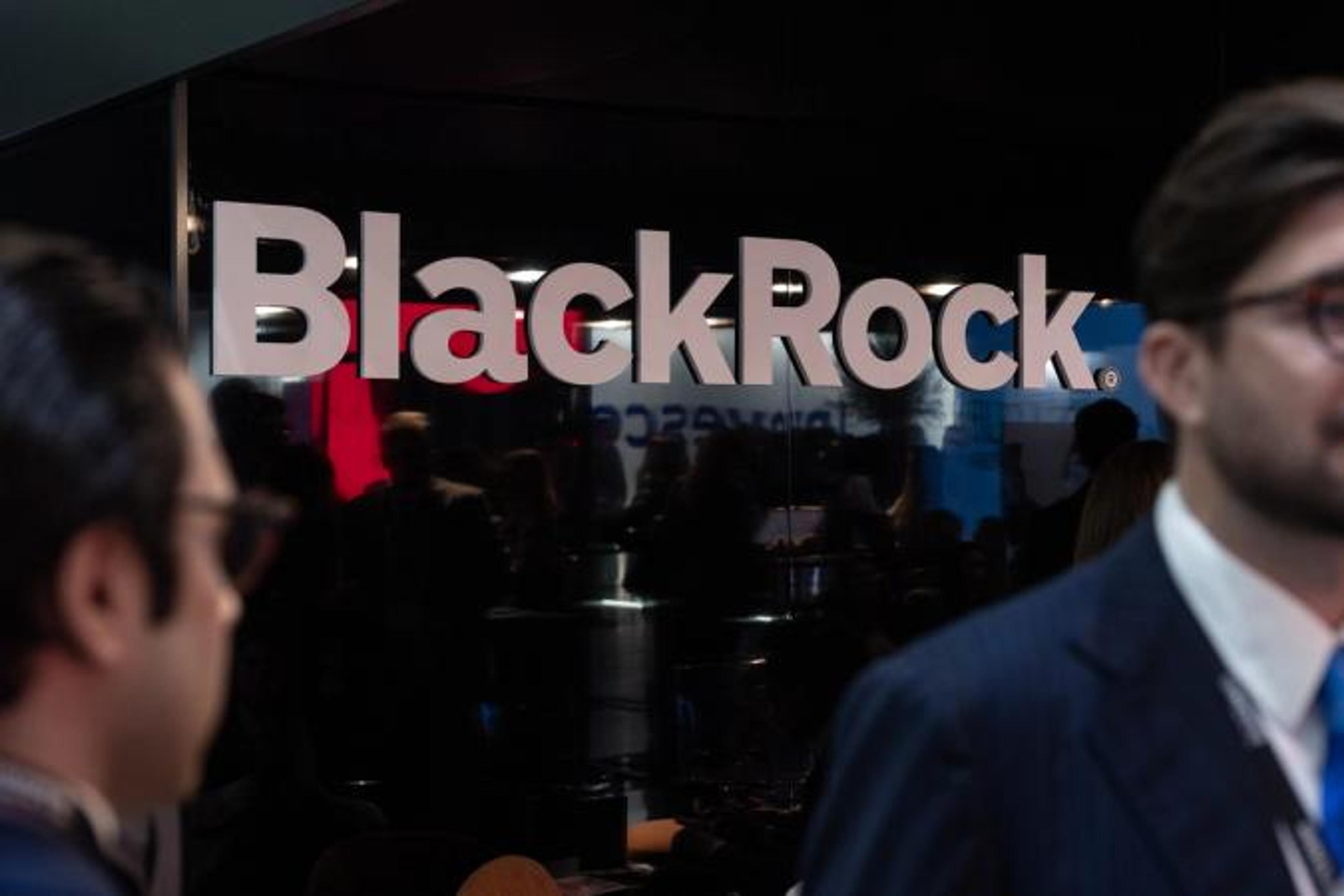 BlackRock Plans Bitcoin Fund Focused on Limiting Downside