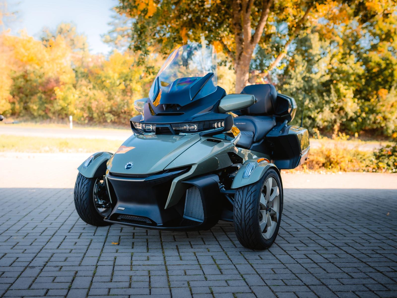Can-Am Spyder RT SEA-TO-SKY rental vehicle