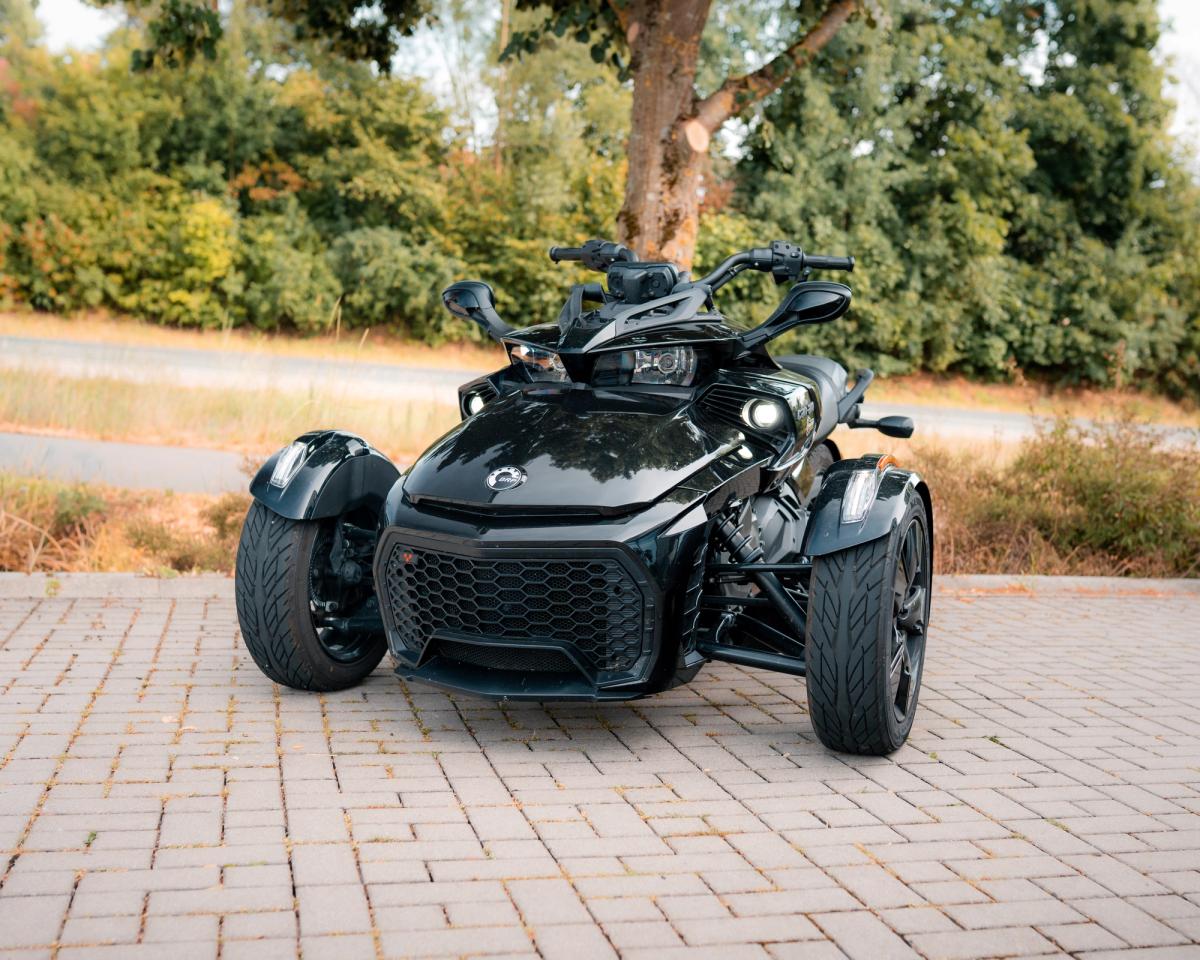 Can-Am Spyder F3 und Spyder RT im Vergleich bei Bader Powersports