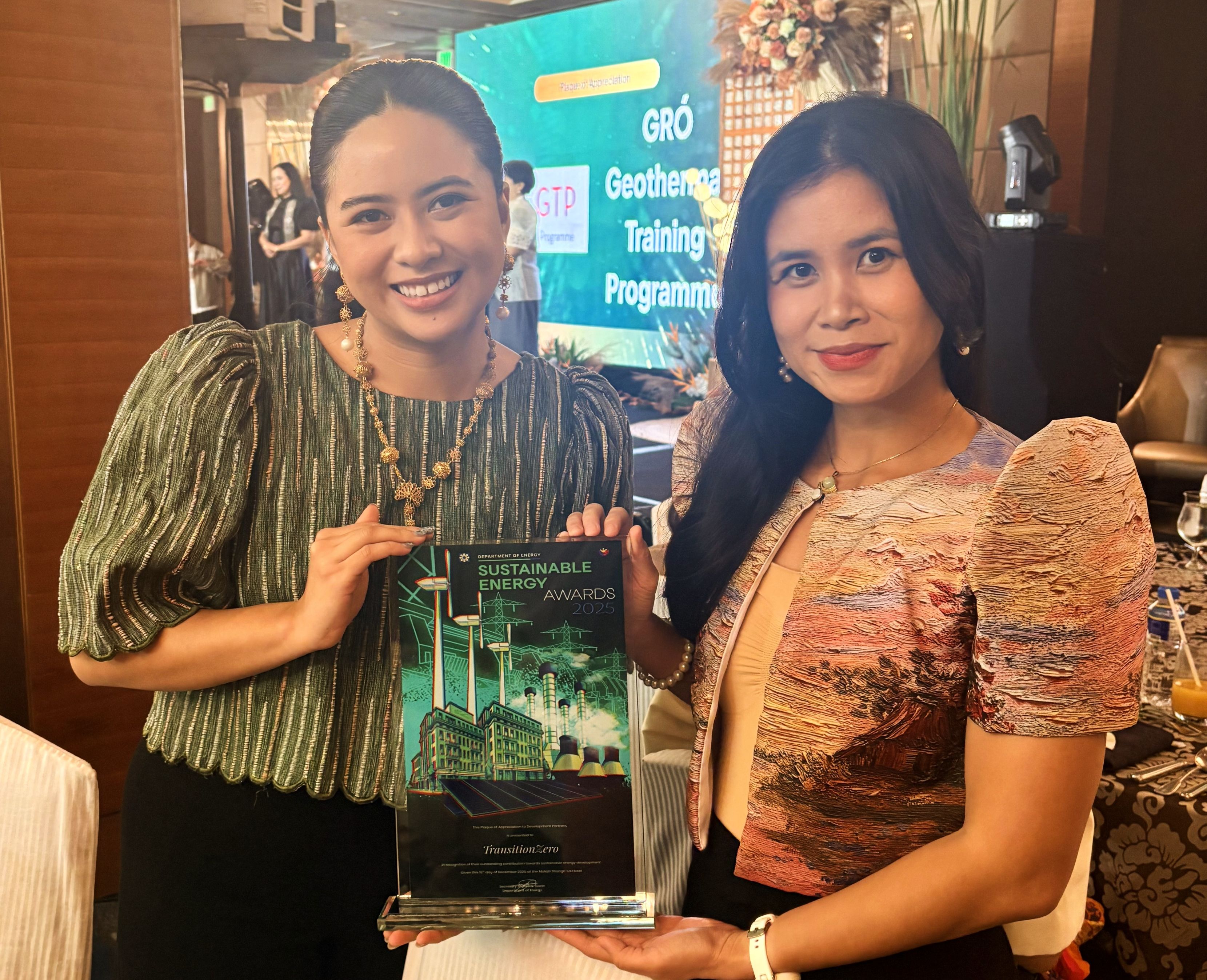 Isabella Suarez, Head of Engagement - Southeast Asia (left) and Odette Enricuso, Philippines Analyst (right) with the award.