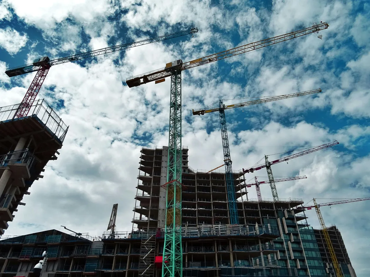 Construction Projects: Managing 50 Subcontractors Digitally