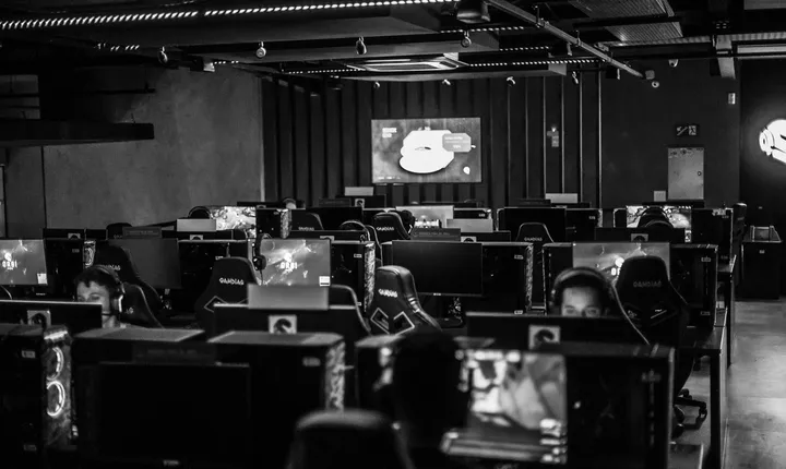 E-sportkontrakter: Spilleraftaler i den digitale arena